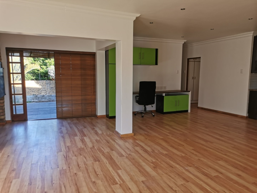 To Let 3 Bedroom Property for Rent in Summerstrand Eastern Cape